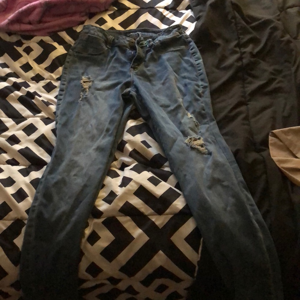 Ripped skinny jeans